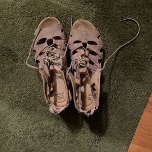 Women’s Size 10M Tan Suede Earth Origins